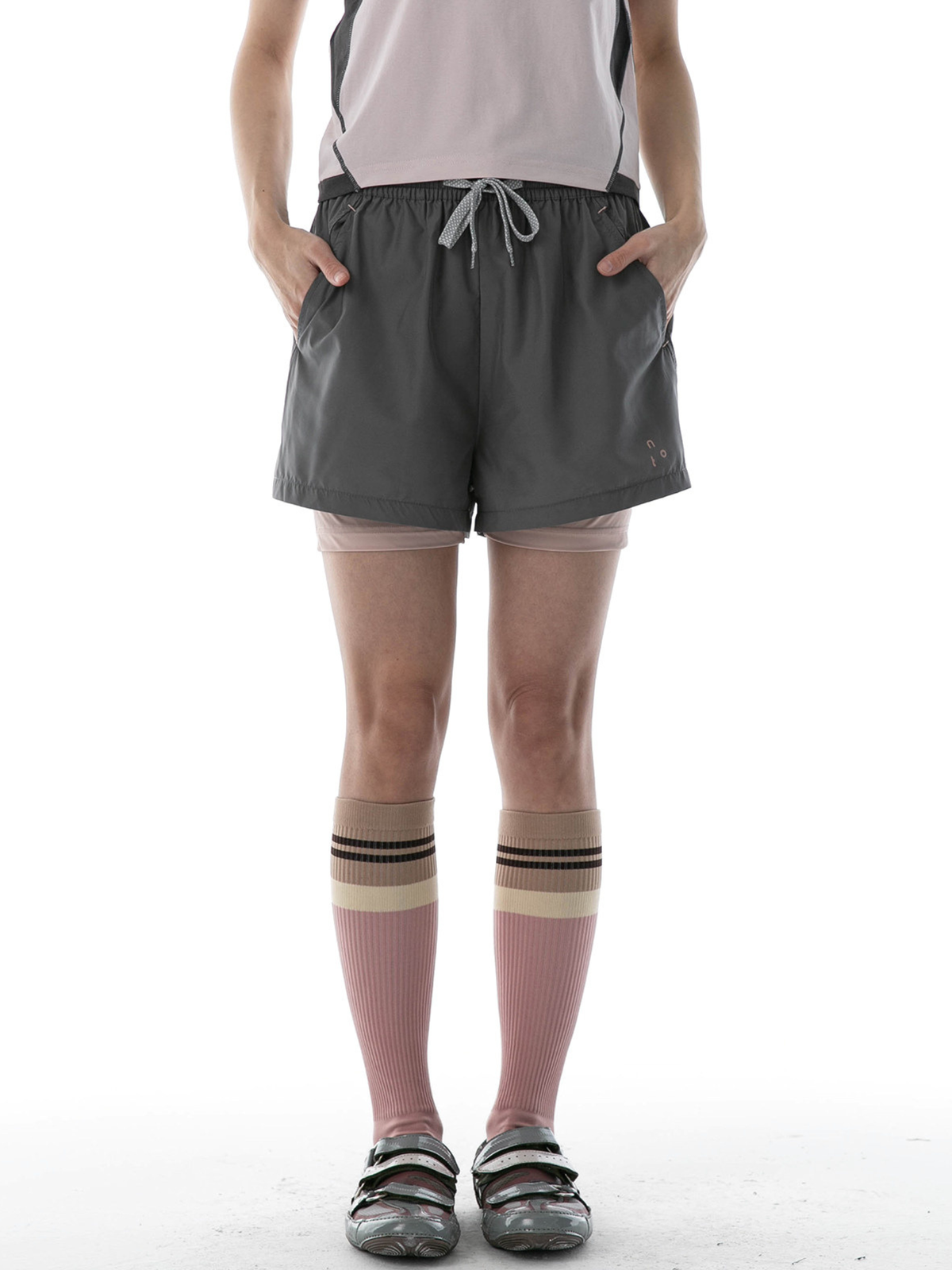 DryKit – Schnelltrocknende doppellagige Sportshorts für Damen