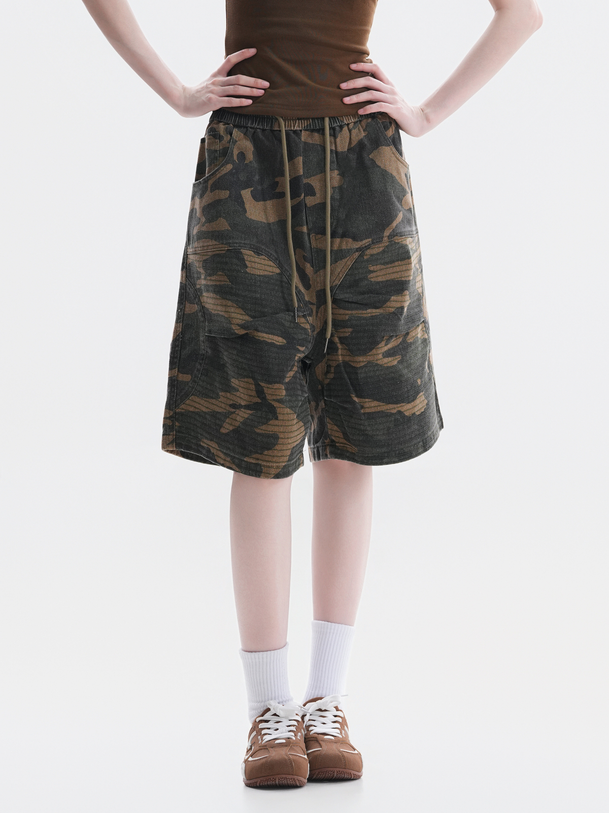 FoxCreek – Damen-Cargoshorts im gewaschenen Camouflage-Look
