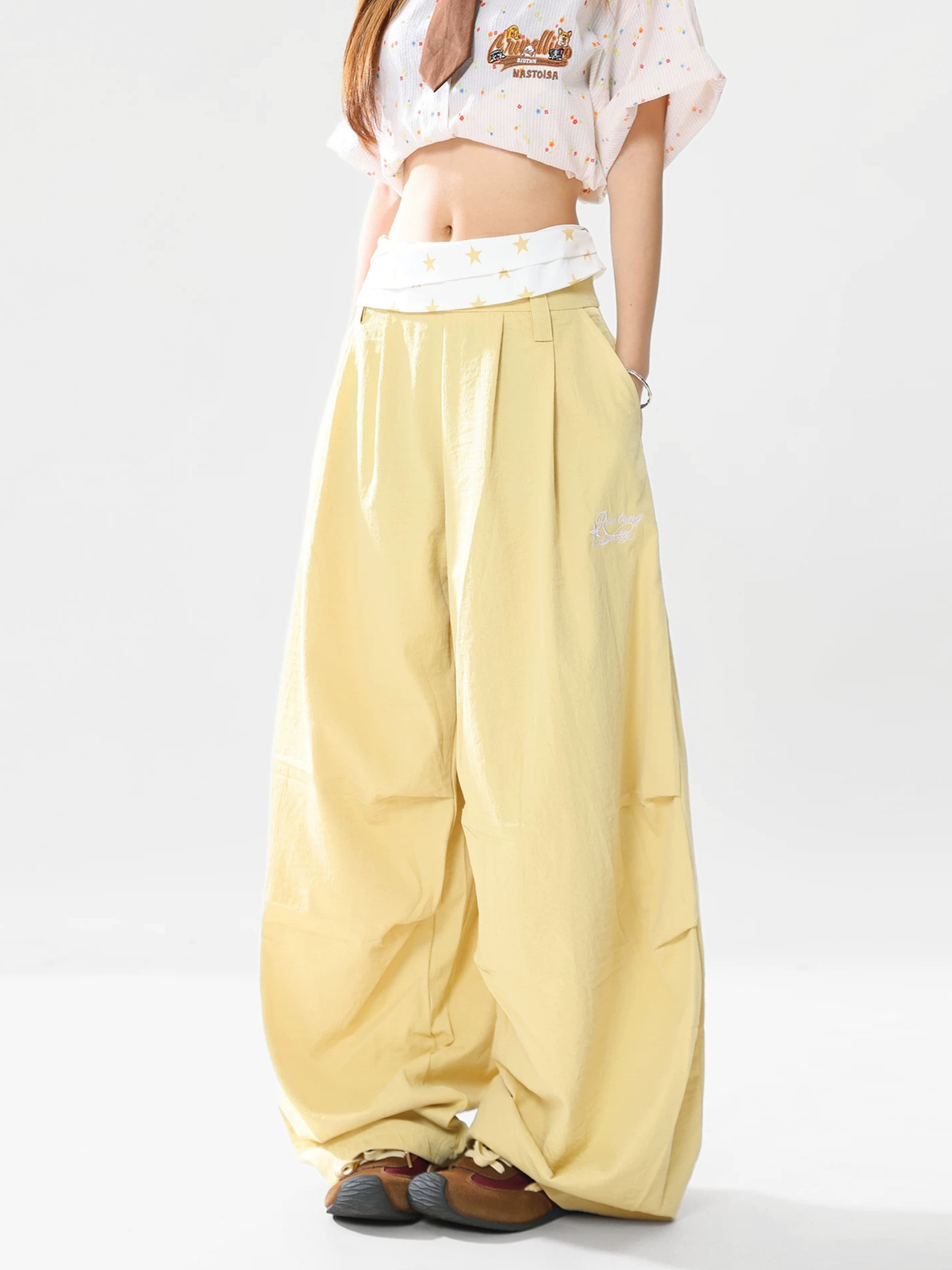 ChillShield – Leichte lässige Damenhose mit Umschlagbund und Sternenmuster