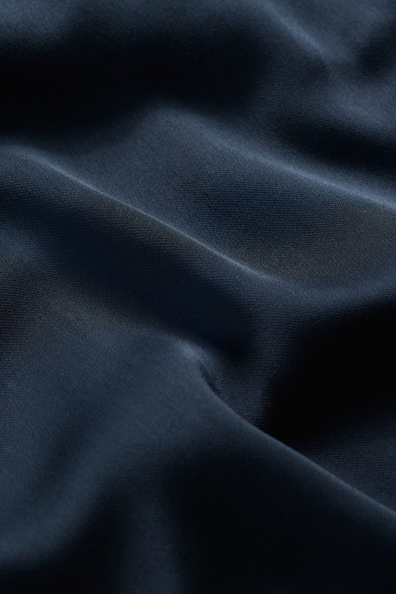 Evenglow Satin-Kleid