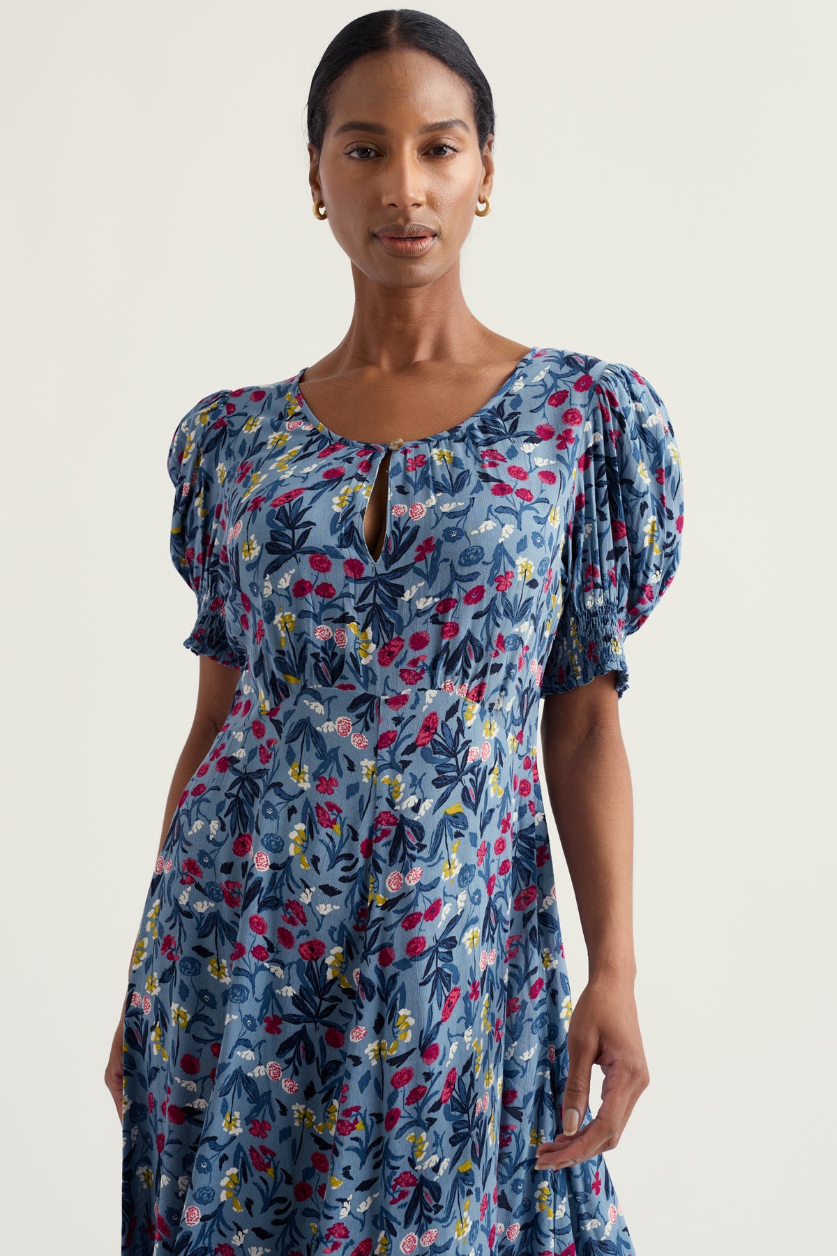 Kurzarmkleid mit Empire-Taille in Sumpf-Violett