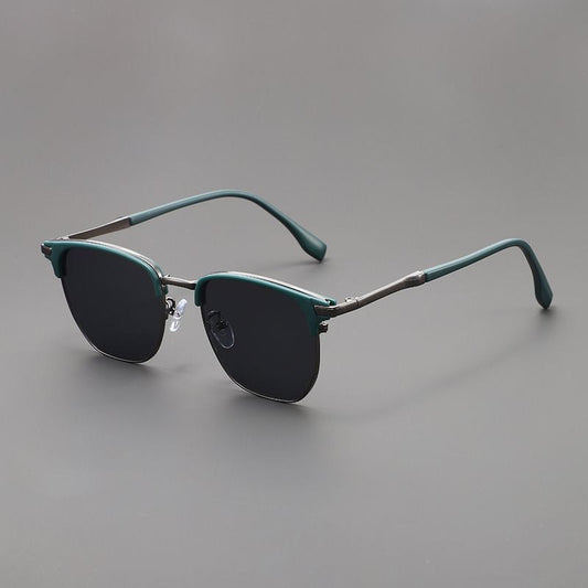 Retro-Sonnenbrille mit rundem Metallrahmen und getönten Gläsern